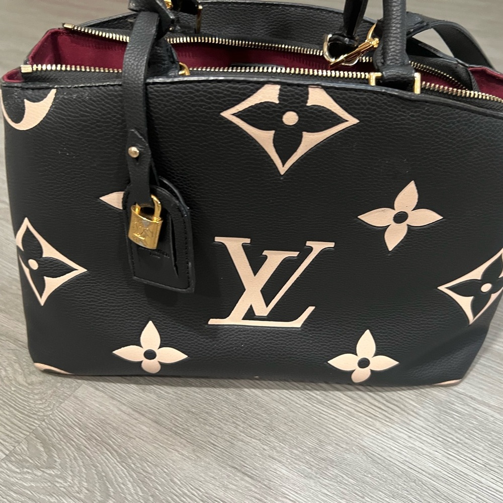 Purse Louis Vuitton Black and Cream